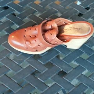 Kenneth Cole Clogs shoes